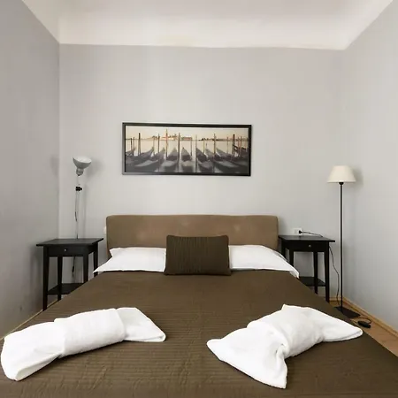 Parlagio 4 Pax 아파트 *